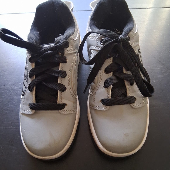Heelys Other - Heelys Silver Pop Out Skates/ Sneakers  Youth 2